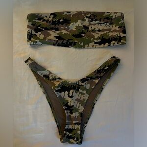 Skims camouflage bandeau thong bikini